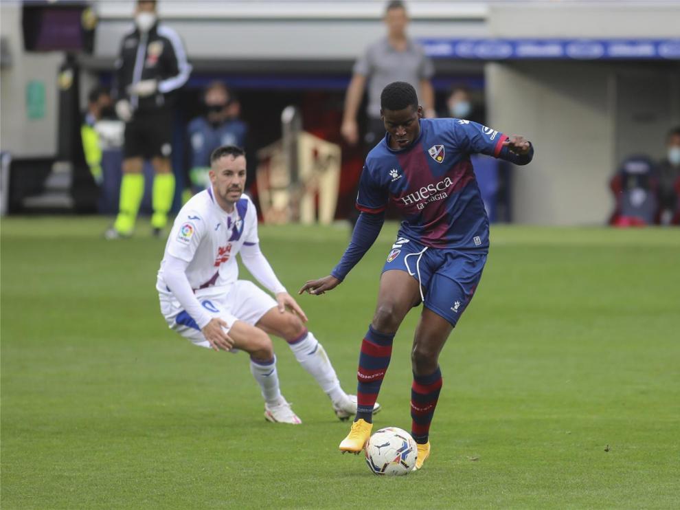 Doumbia sufre una lesión en el sóleo y será baja varias semanas en el Huesca