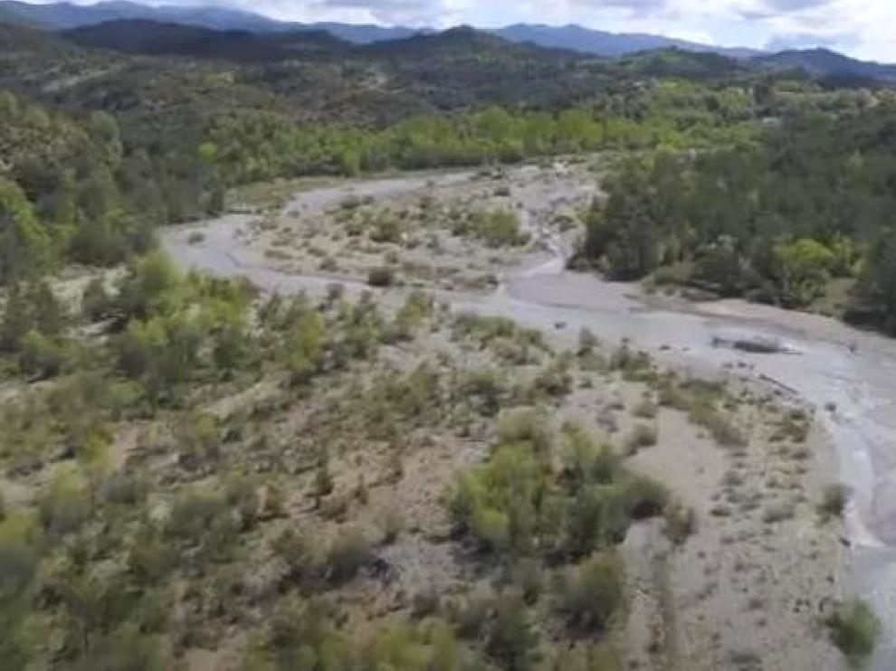 Los vecinos de Sabiñánigo descubren el "Guarga, río de vida" en un documental