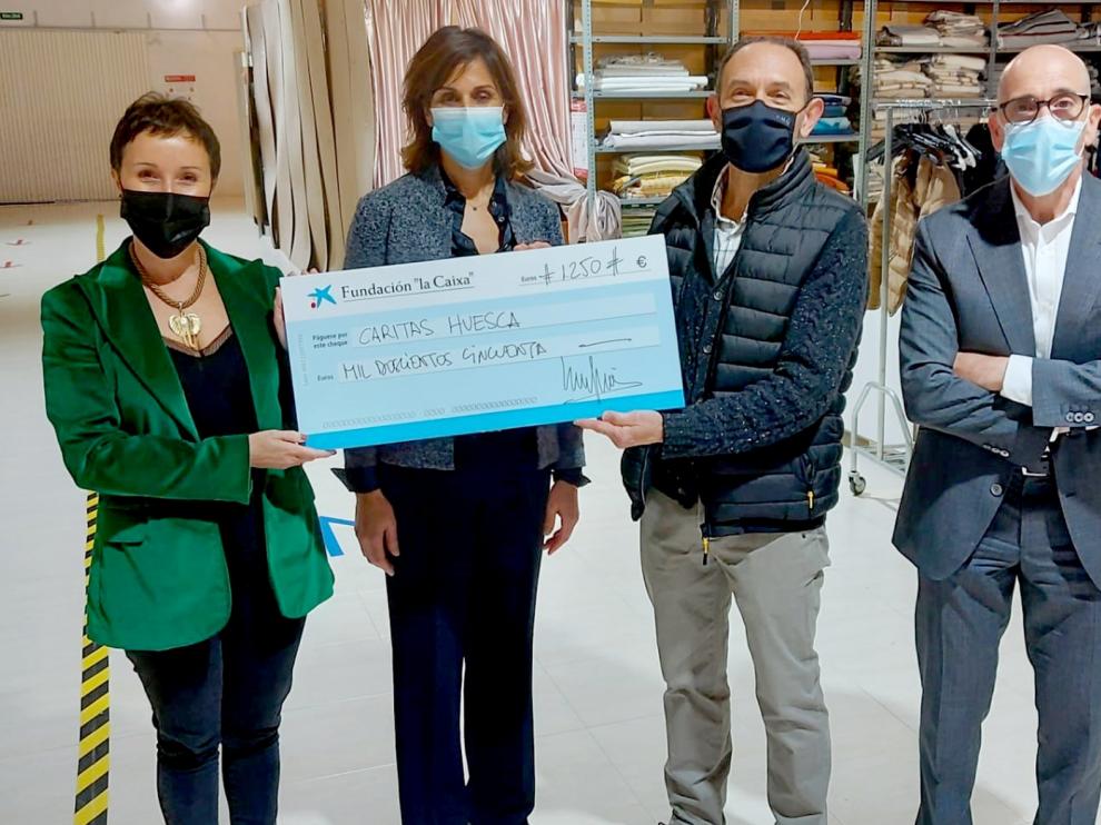 La Caixa entrega a Cáritas Huesca 1.250 euros recaudados en su Semana Social