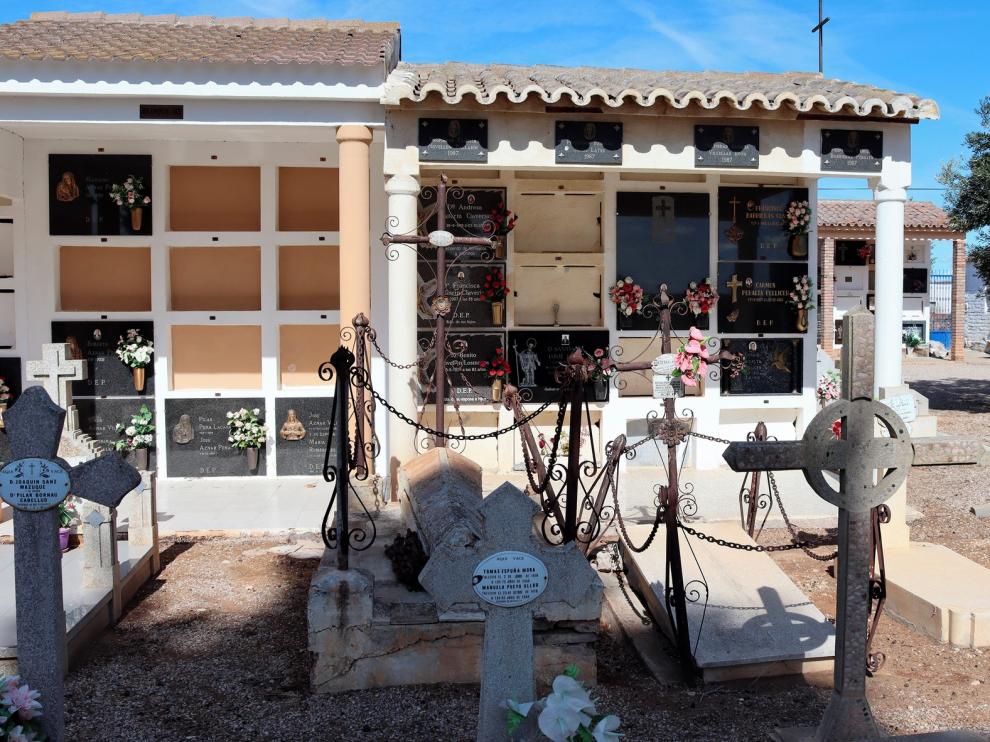 Una visita muy especial al cementerio de Sariñena