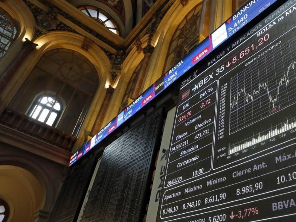 La CE avala el presupuesto de España, pero avisa de la deuda