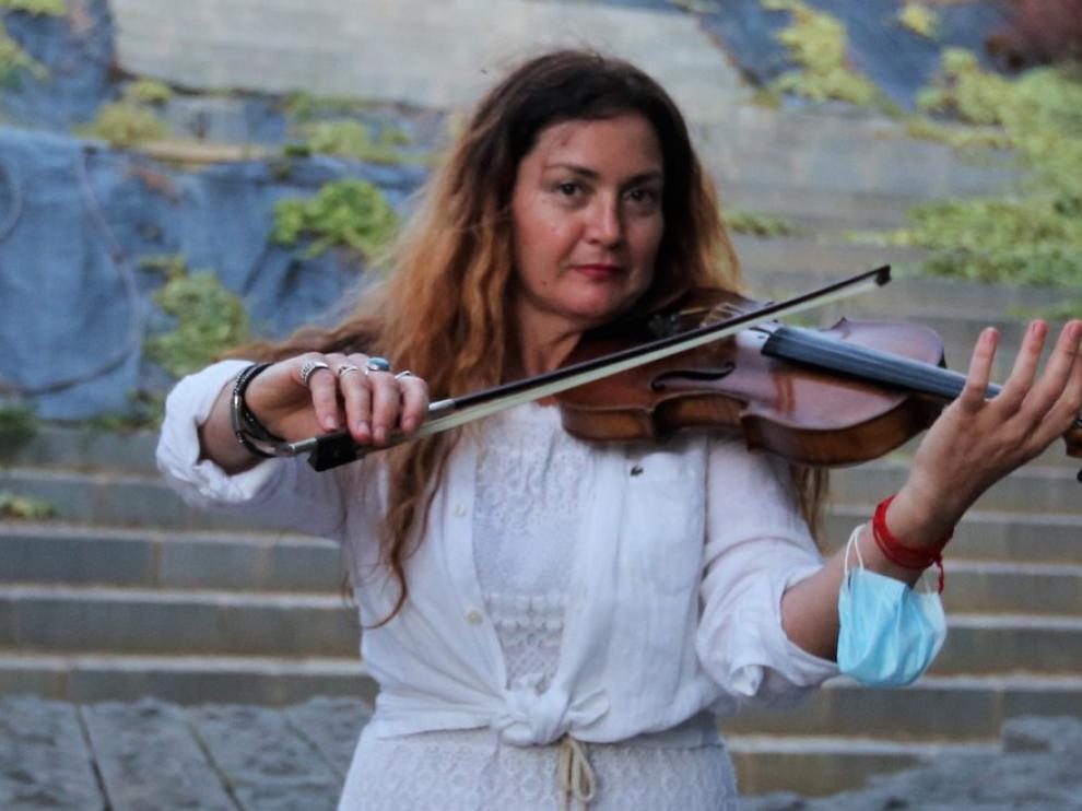 La música y la pintura de Nikolova derrochan alegría