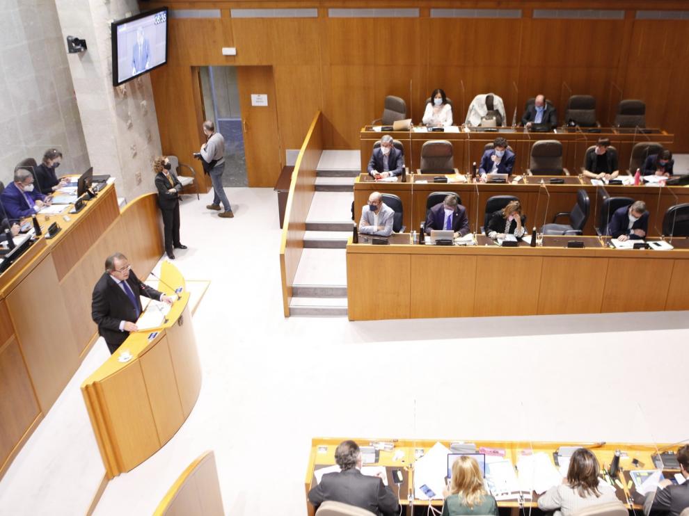 El pleno de las Cortes aprueba que la hostelería pueda abrir en interior al 25 % en fase 3