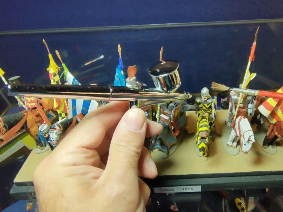 El Museo de Miniaturas Militares de Jaca "se remanga" para limpiar sus figuritas
