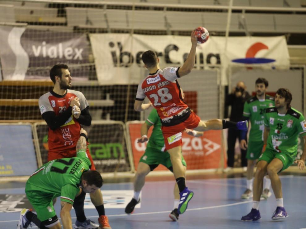 Bada mantiene su buena racha (23-19)