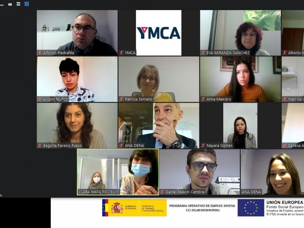 Jóvenes y empresas contactan con las "citas rápidas" de Ymca
