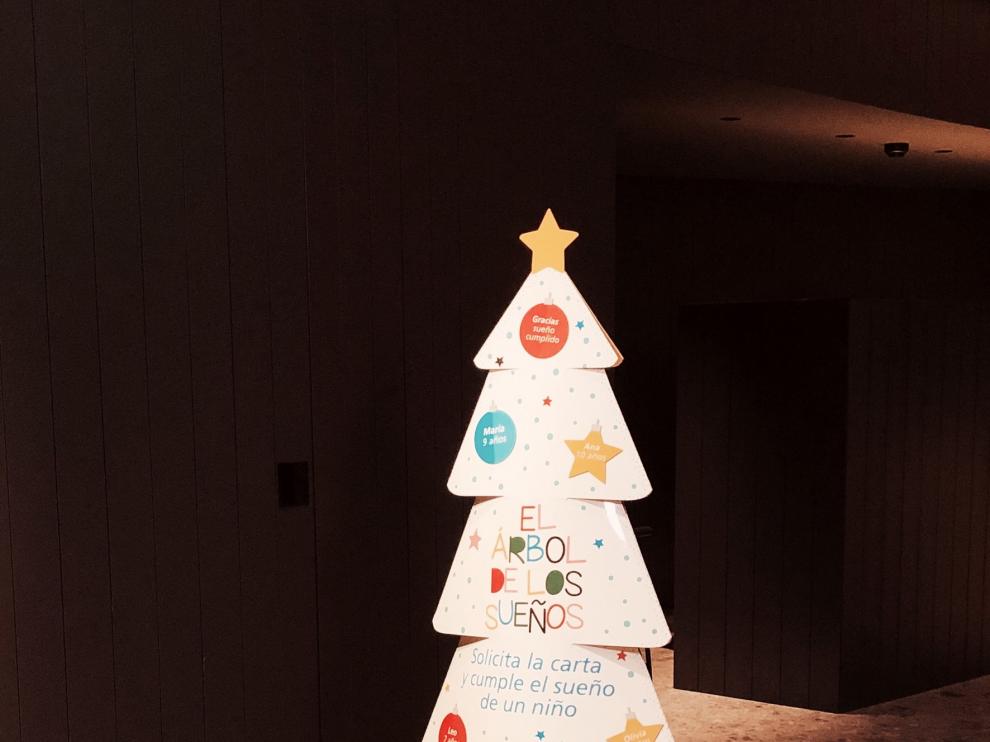 "La Caixa" busca que 454 niños que viven en Aragón reciban un regalo en Navidad