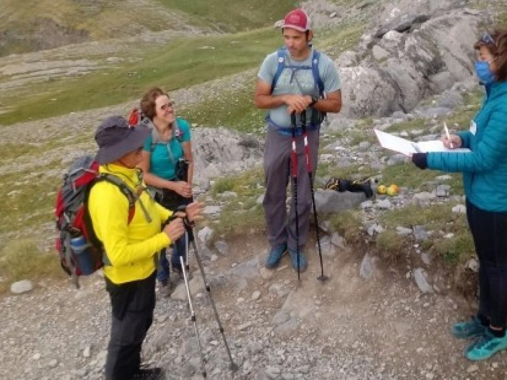El perfil de los montañeros en Aragón en un verano de pandemia: menos extranjeros, más jóvenes y peor preparados