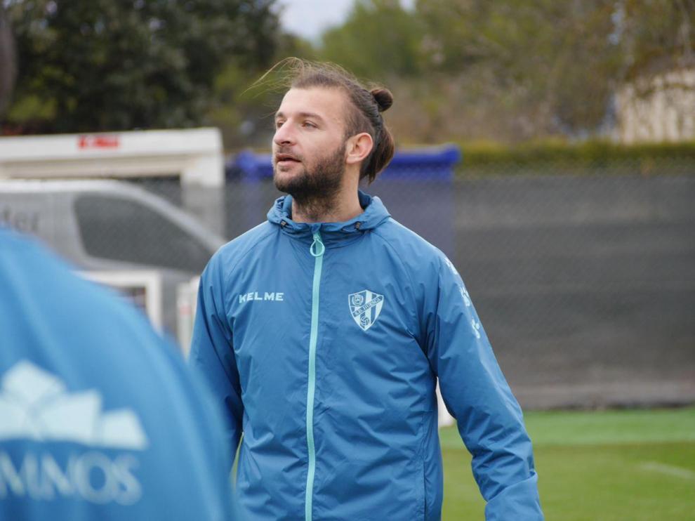 Gastón Silva quiere hacerse un sitio en el Huesca