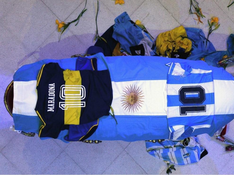 Argentina dice adiós a su ídolo entre lágrimas y disturbios