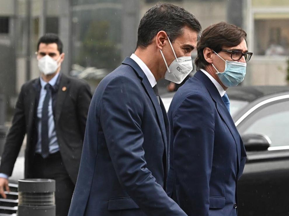 Una veintena de personas recibe a Pedro Sánchez con abucheos
