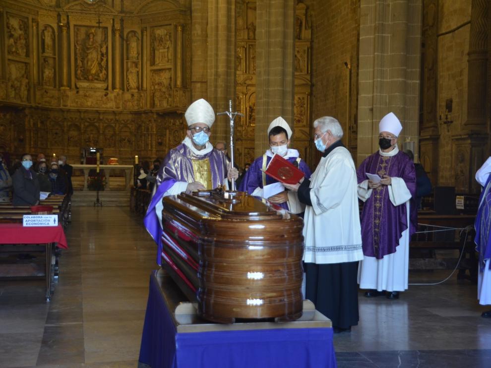 Sentido adiós en Barbastro a Alfonso Milián, un obispo sencillo, cordial y afectuoso