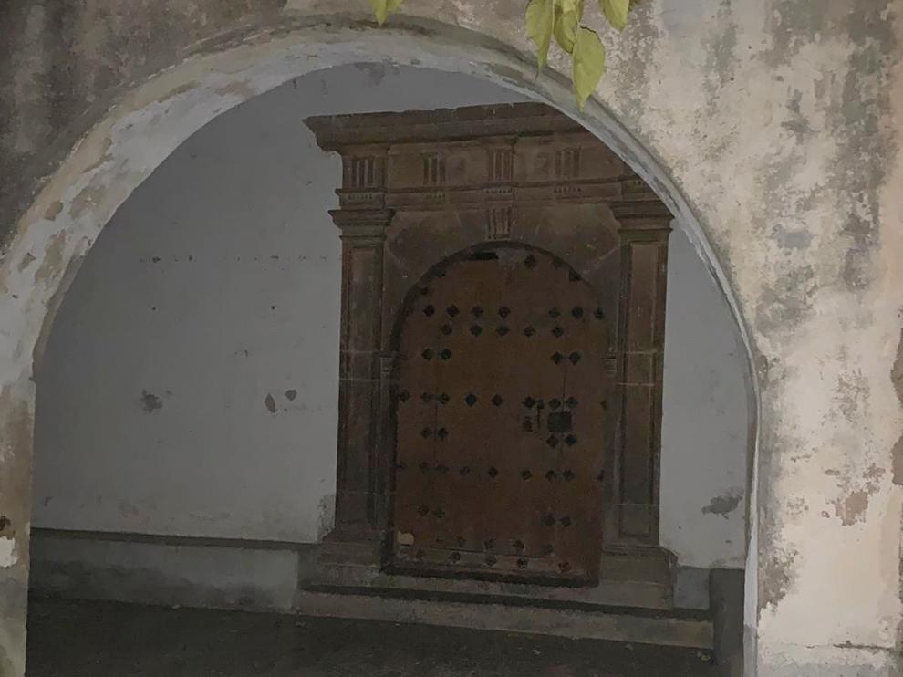 Detenidos el párroco y un vecino de Biniés por el traslado del retablo de Vilarreal de la Canal