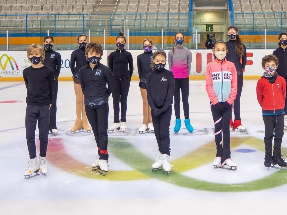 Dieciséis jaqueses suben de nivel en patinaje sobre hielo
