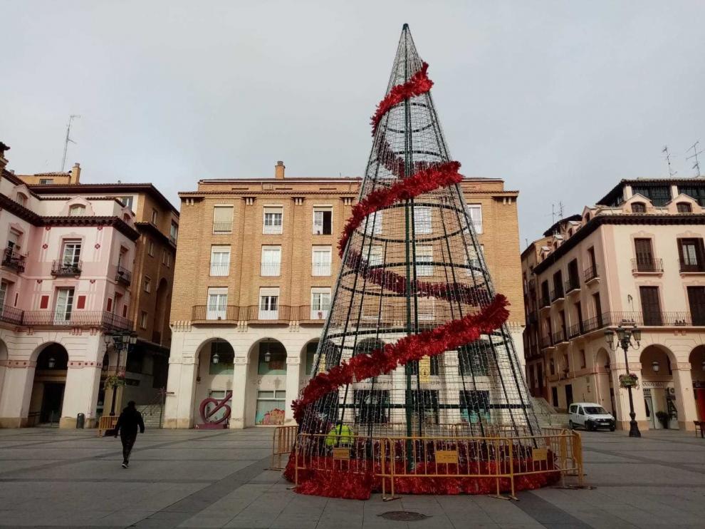 Un total de 247 motivos navideños harán brillar 30 calles de Huesca esta Navidad