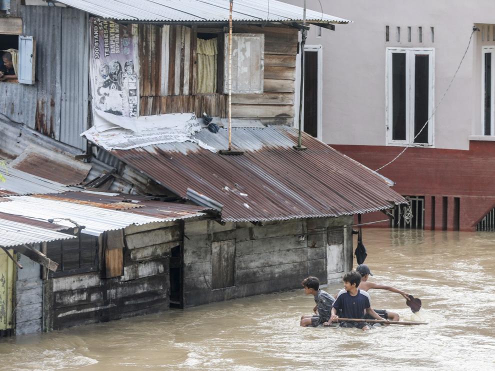 Al menos 5 muertos y 12.700 afectados por las inundaciones en Indonesia