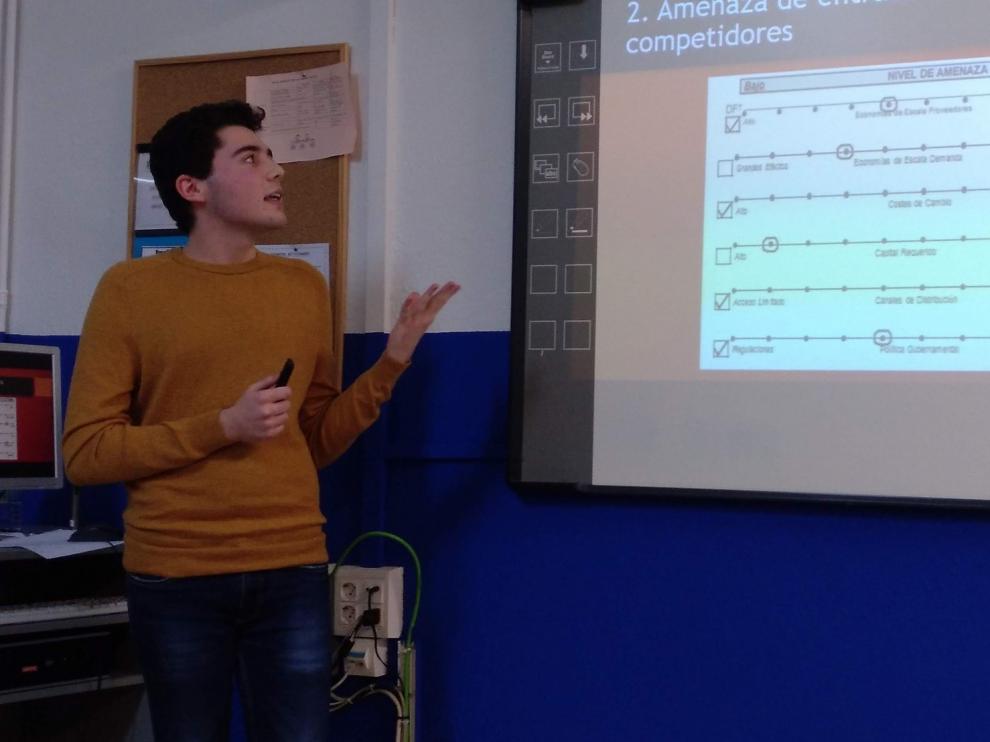 Dos alumnos del IES Lucas Mallada de Huesca premiados en el Certamen de Jóvenes Investigadores