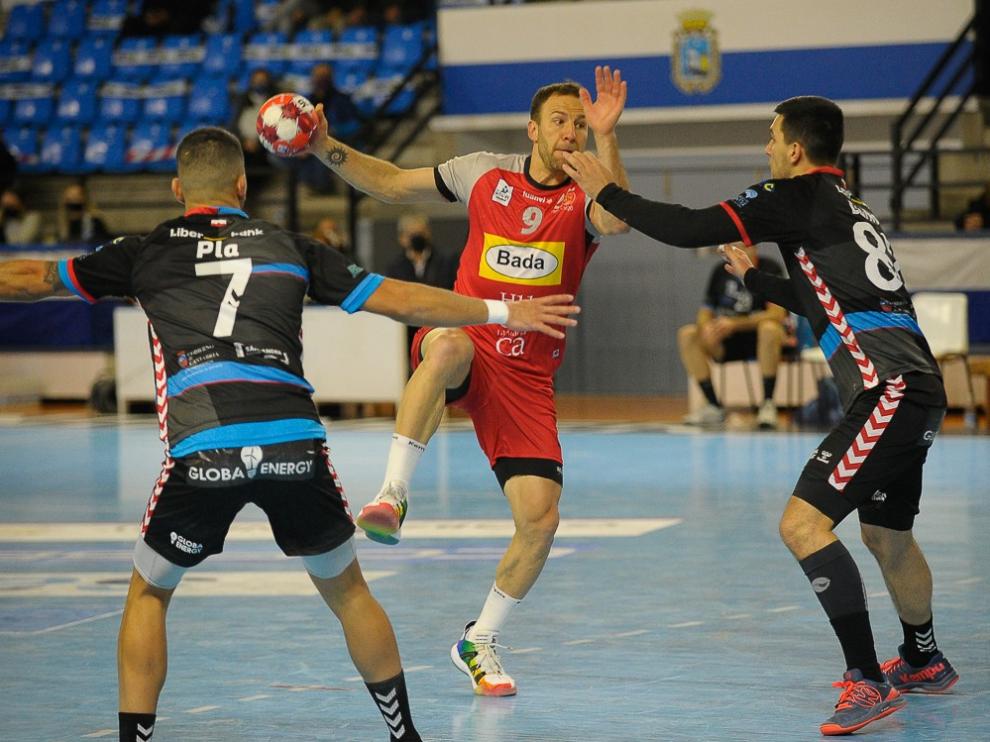 Bada impone su ley en Santander (25-29)