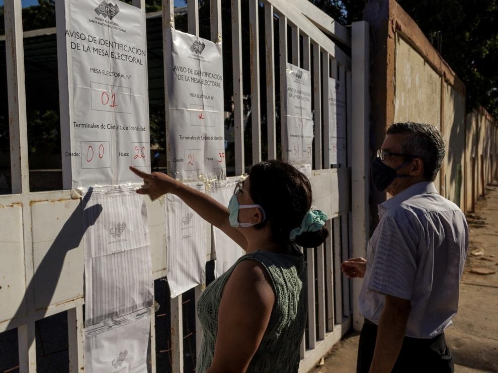 Votos a cuentagotas en unos cuestionados comicios en Venezuela