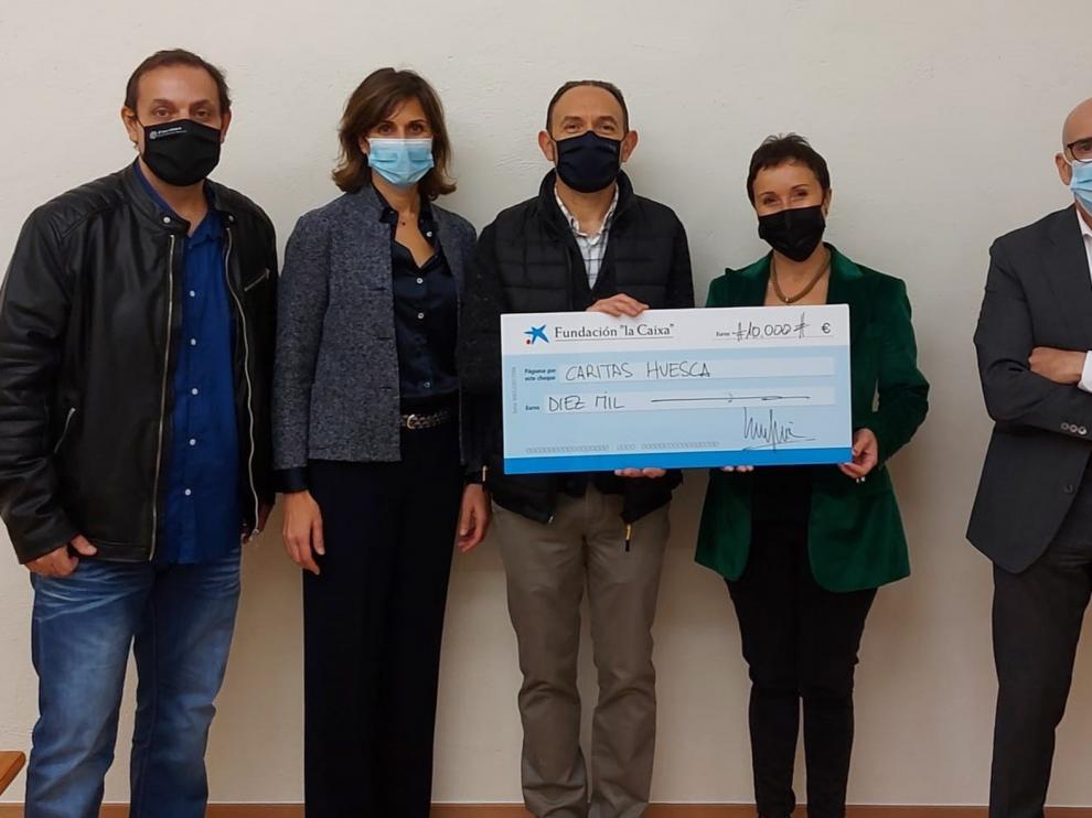 El taller "A todo trapo", de Cáritas, recibe 10.000 euros de la Fundación "la Caixa"