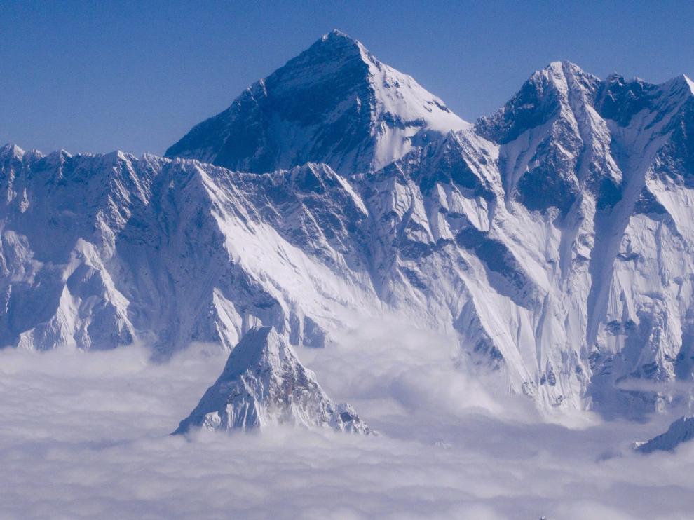 Nepal y China establecen que el Everest mide 86 centímetros más que antes