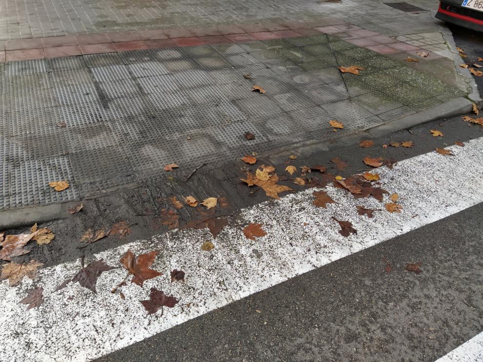 Reclaman mejoras en los rebajes de las aceras de Huesca tras algunas caídas