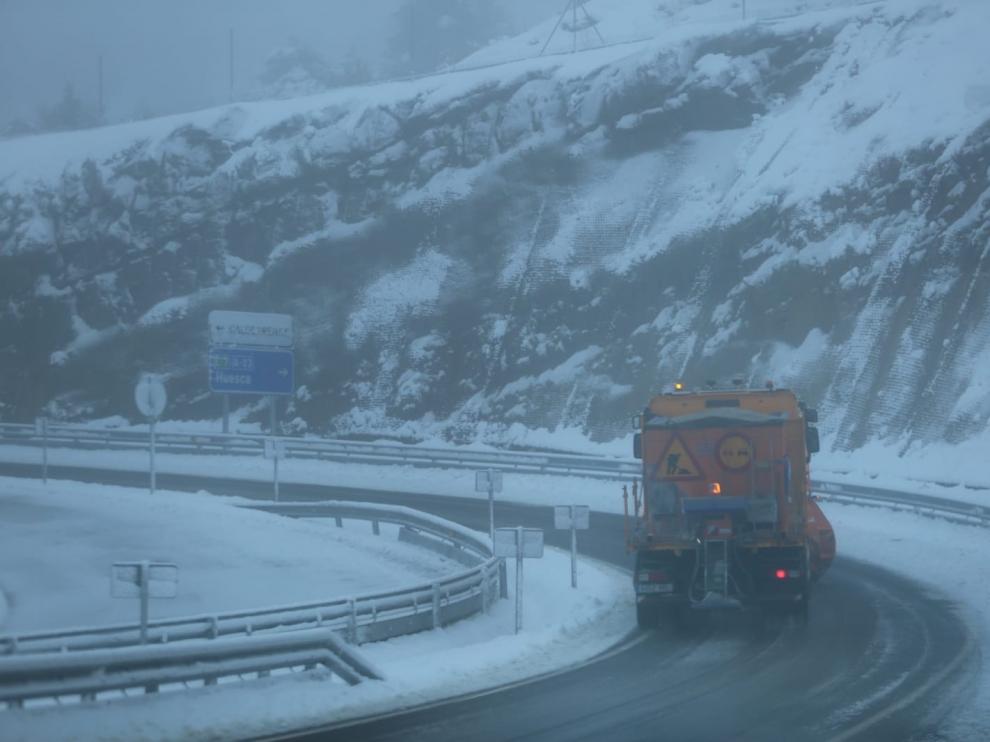 Nevadas en el Pirineo occidental y zonas con rachas muy fuertes de viento