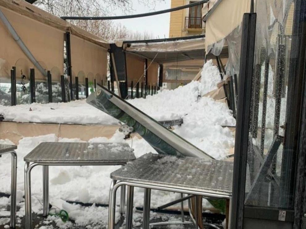 El restaurante 'El Tizón' de Jaca pide apoyo de la Administración para el sector tras cerrar por un alud de nieve