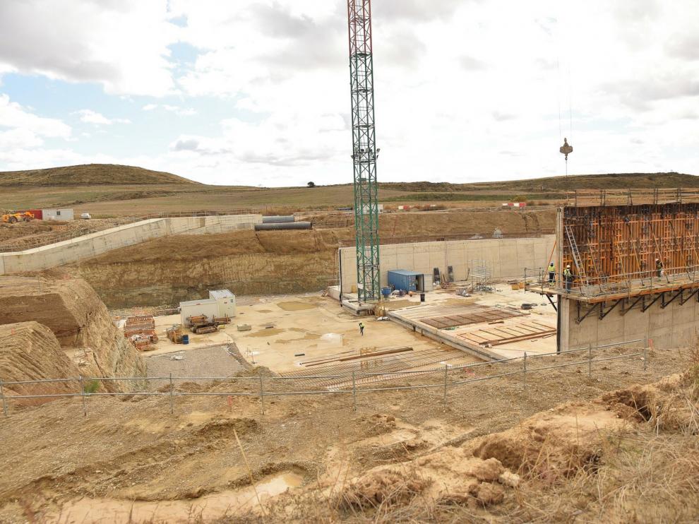 Almudévar abandona la vía judicial para reclamar un plan de restitución por el embalse