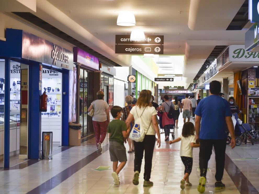 La Policía Nacional refuerza la vigilancia en las zonas comerciales de Huesca