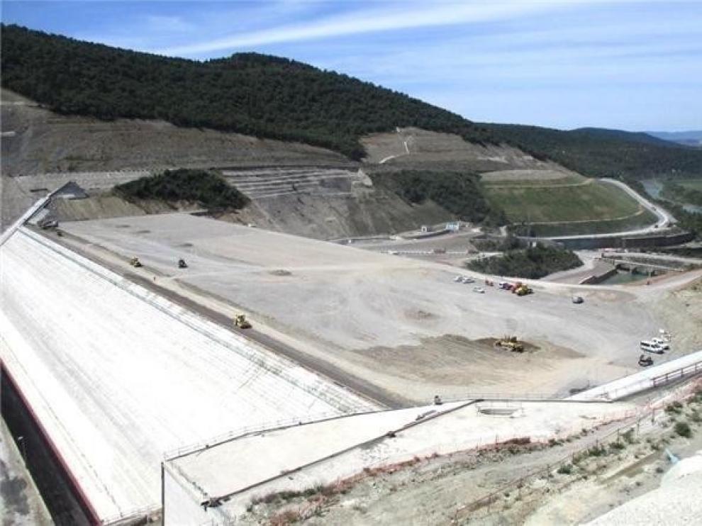 La CHE destaca la estabilidad de la ladera derecha de Yesa