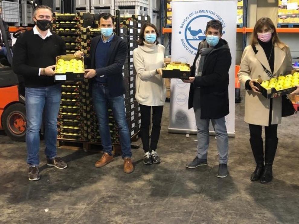Entrega de 500 kilos de manzanas al Banco de Alimentos