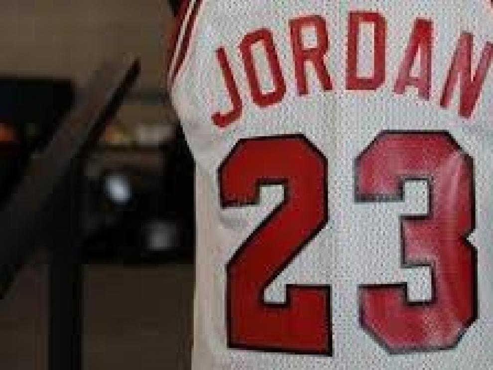 Una camiseta de Michael Jordan, subastada por 320.000 dólares