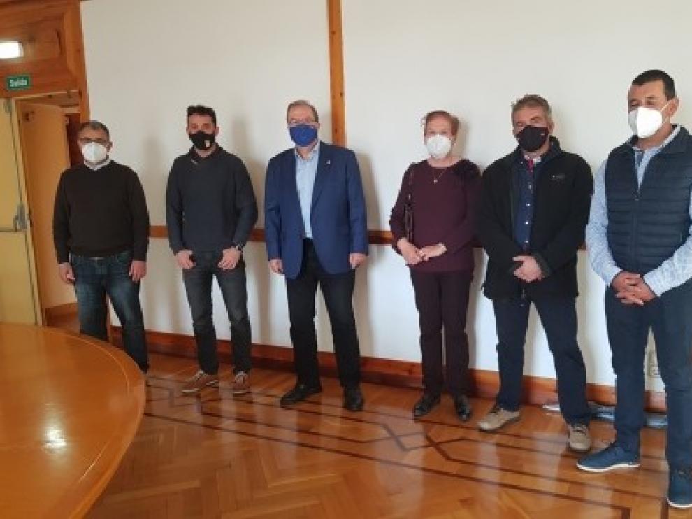 Primeros pasos para la conexión por carretera entre Colungo, Bárcabo y Naval