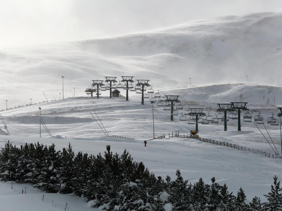CCOO pide una ayuda económica de "emergencia" para el sector de la nieve en Aragón