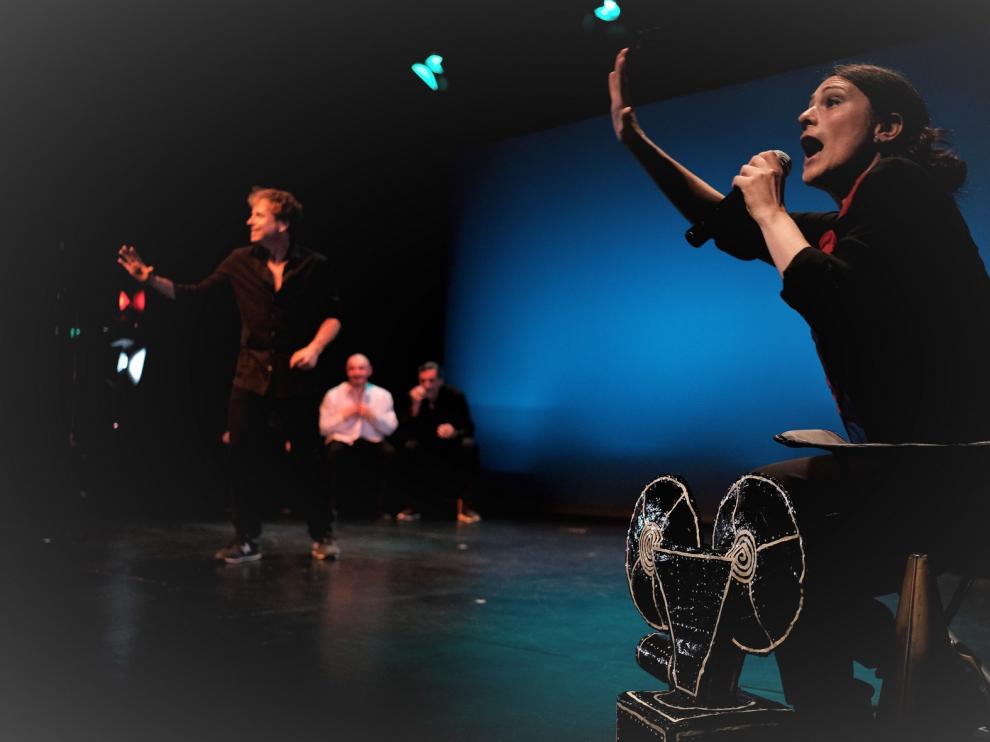 Sabiñánigo disfruta entre libros y teatro de diciembre