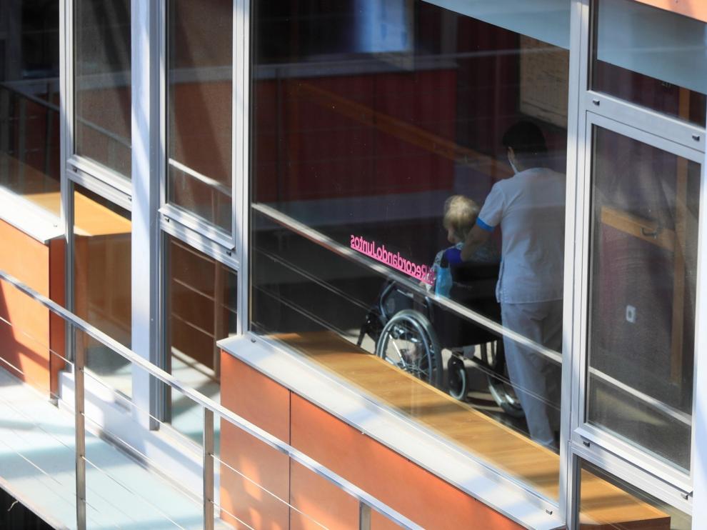 La Fiscalía acusa de homicidio a la gerente y a la doctora de una residencia madrileña