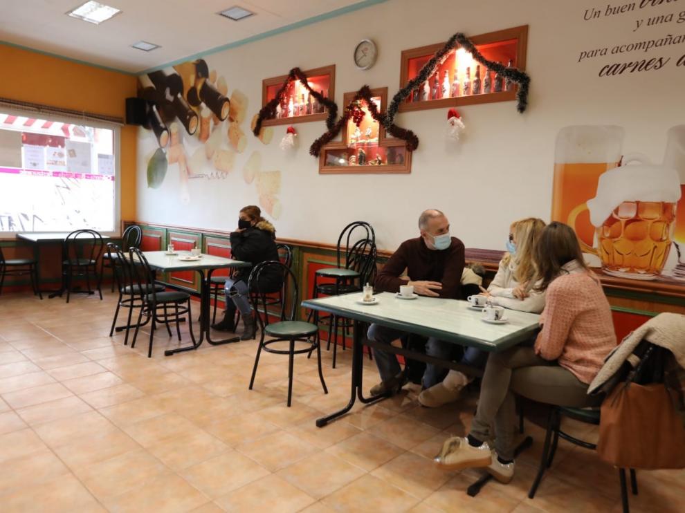 Reabre el interior de bares y restaurantes: "Aunque sea poco aforo, es maravilloso que puedan entrar clientes"
