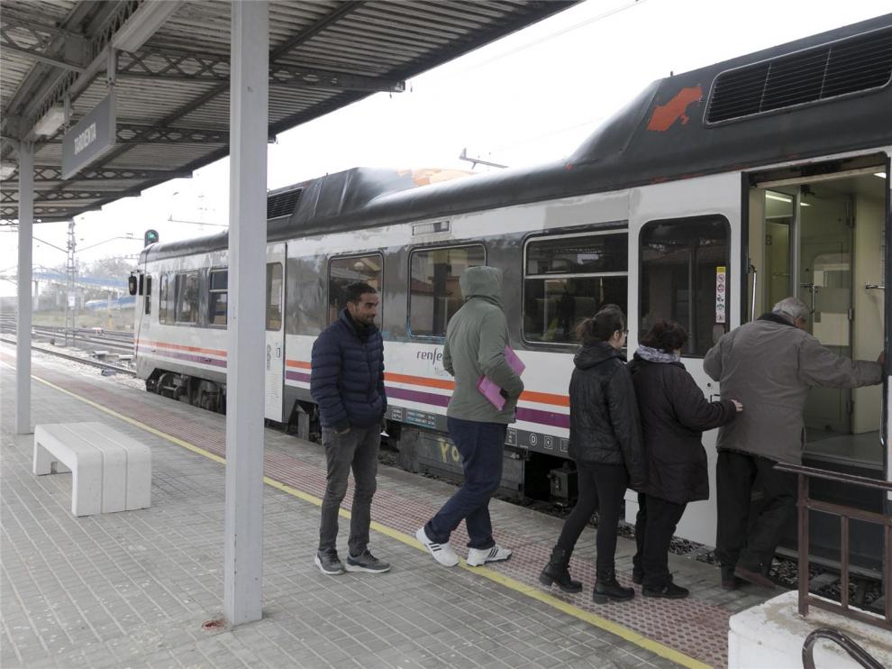 Renfe recupera la venta presencial de billetes de tren en Tardienta