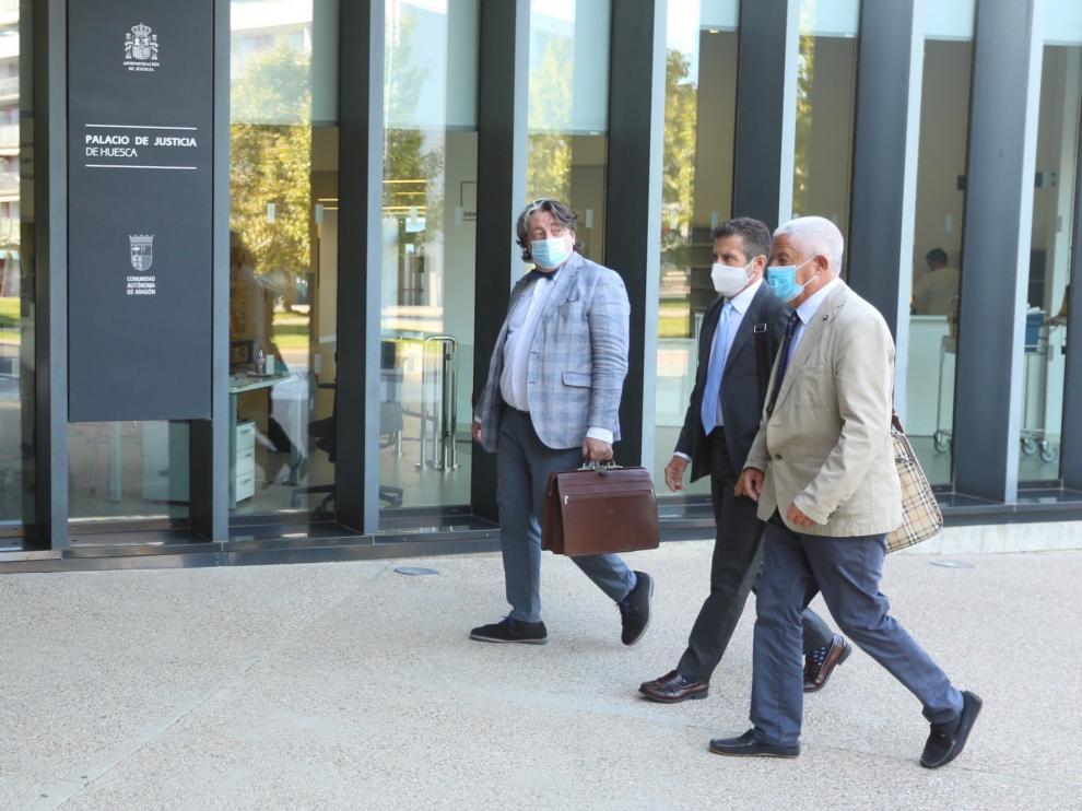 El juez mantiene la causa contra el ex presidente del Huesca e Iñigo López