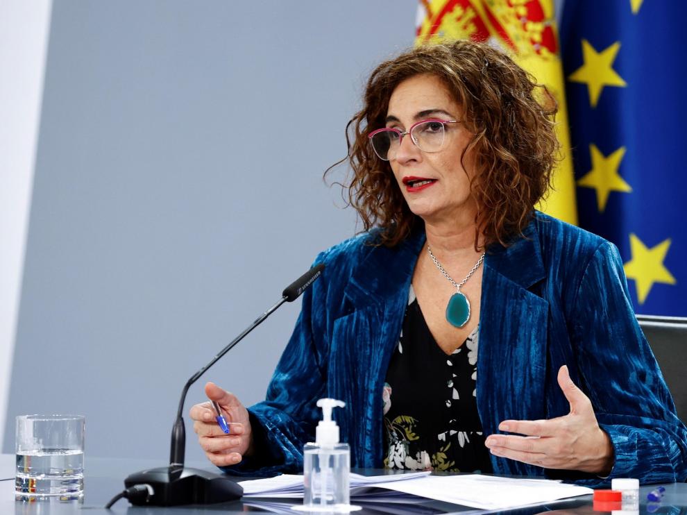 Montero afirma que el calendario de vacunación se podría anticipar y acomodar a Europa