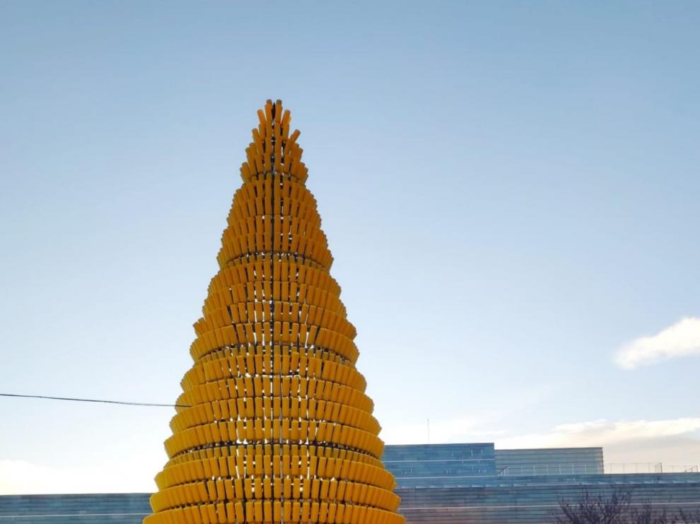 Huesca estrena un árbol de Navidad muy especial ¿Lo has visto?