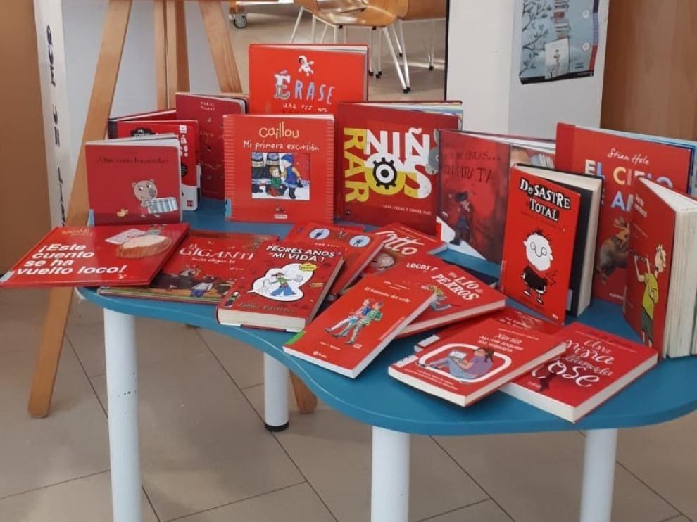 El "Reto del arcoíris", siete colores que invitan a leer a los serrableses