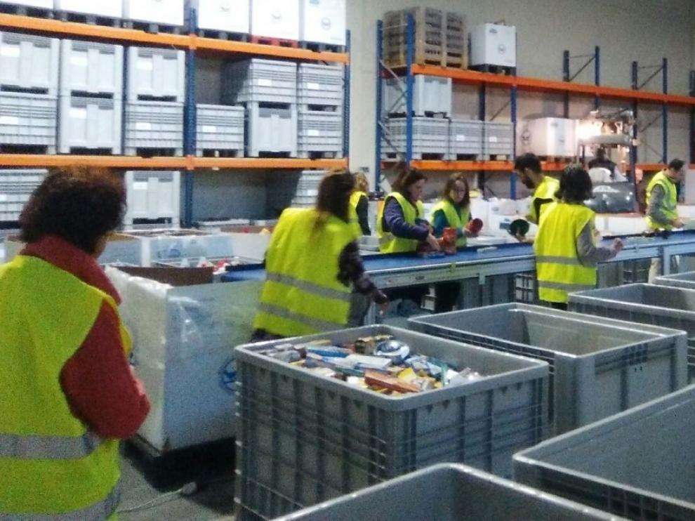 Los vecinos del barrio María Auxiliadora de Huesca entregan mil euros al Banco de Alimentos de la ciudad