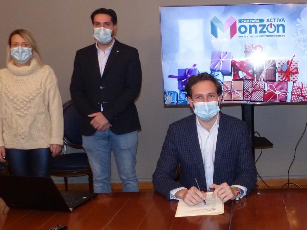 Monzón incentiva el consumo en el comercio local con 25.000 euros en cheques descuento