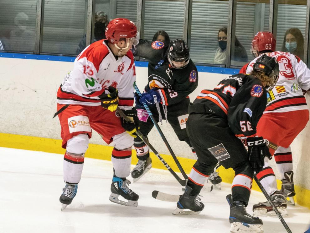 El Club Hielo Jaca gana tranquilidad goleando al Majadahonda
