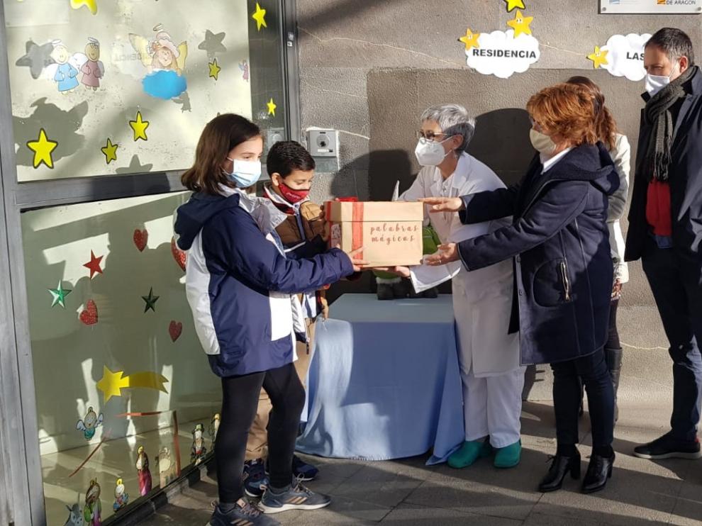 Ocho colegios de la provincia de Huesca llenan con sus mensajes las Cajas de Palabras de Mágicas de las residencias
