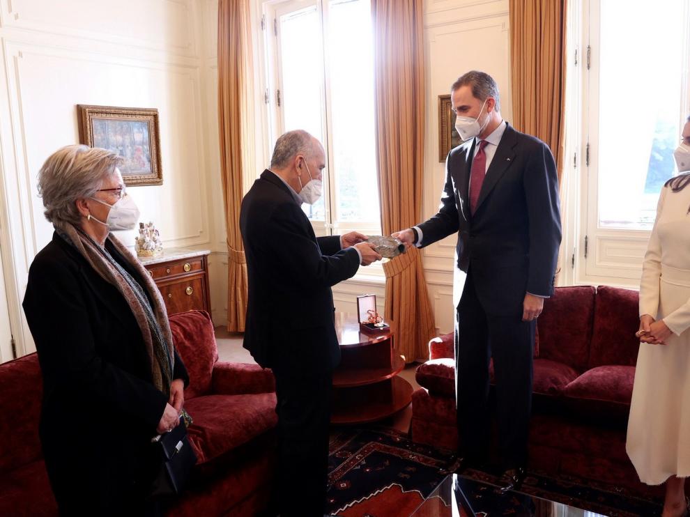 Los reyes entregan a Joan Margarit el Cervantes en Barcelona