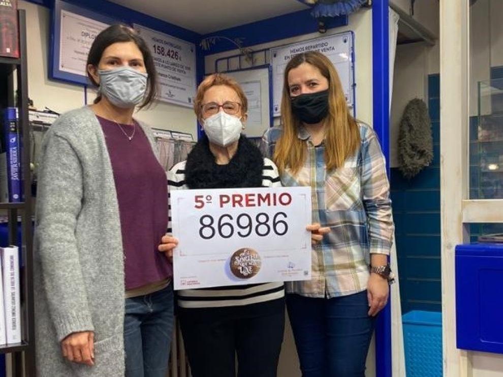 María Jesús Porté, lotera de Benasque: "No sé todavía si ha sido uno, dos... lo hace la máquina, lo sacamos al azar"