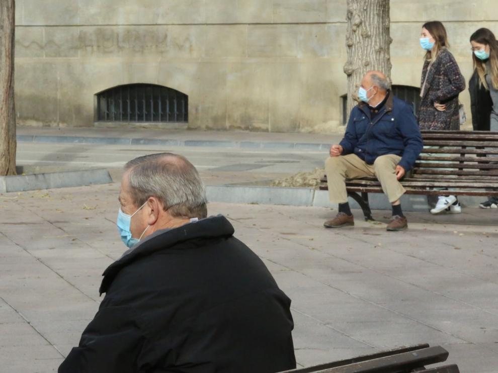 Las restricciones a la socialización por el coronavirus pasan más factura a mayores y clases bajas